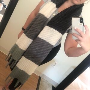 Sonoma grey/white/black skinny scarf